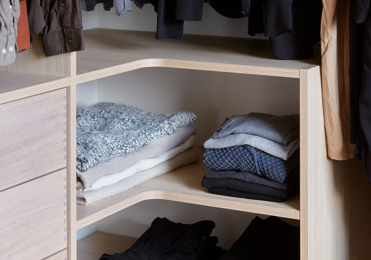 Hörngarderob hörnhylla i ek