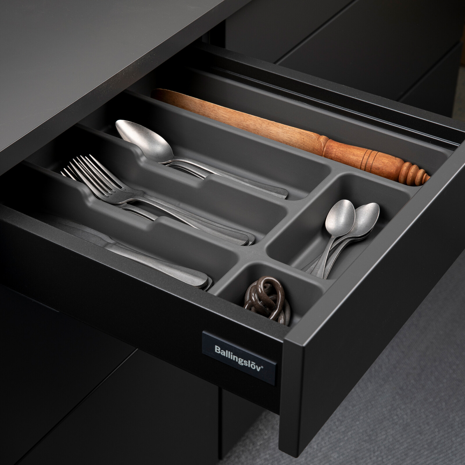 Insatsfack 45 grå plast Atira