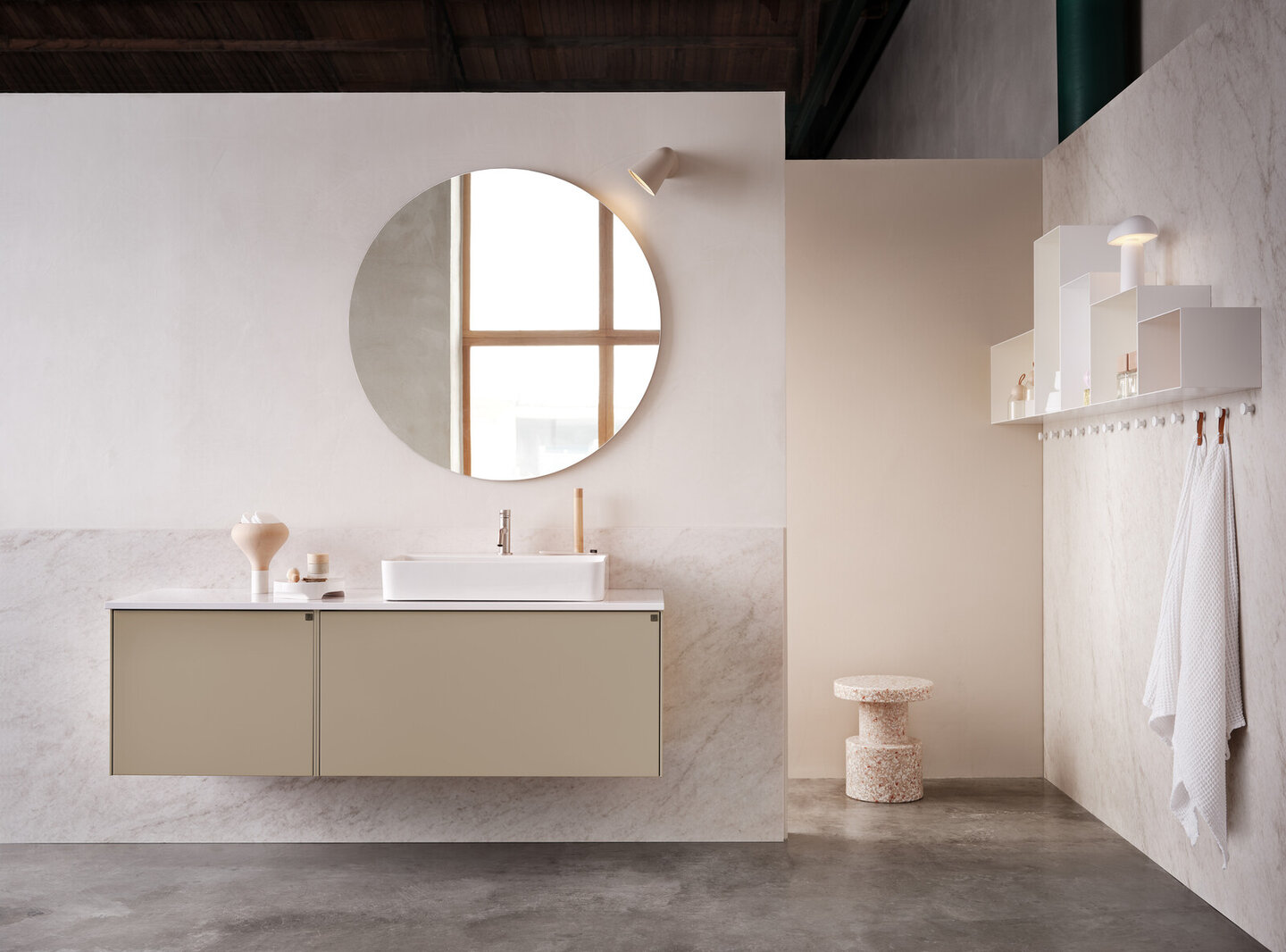 Badrumsinspiration Lessmore mörkbeige