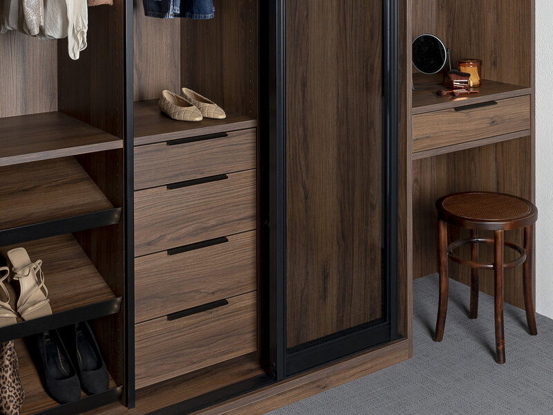 Förvaringsinspiration Frontrow svart valnöt