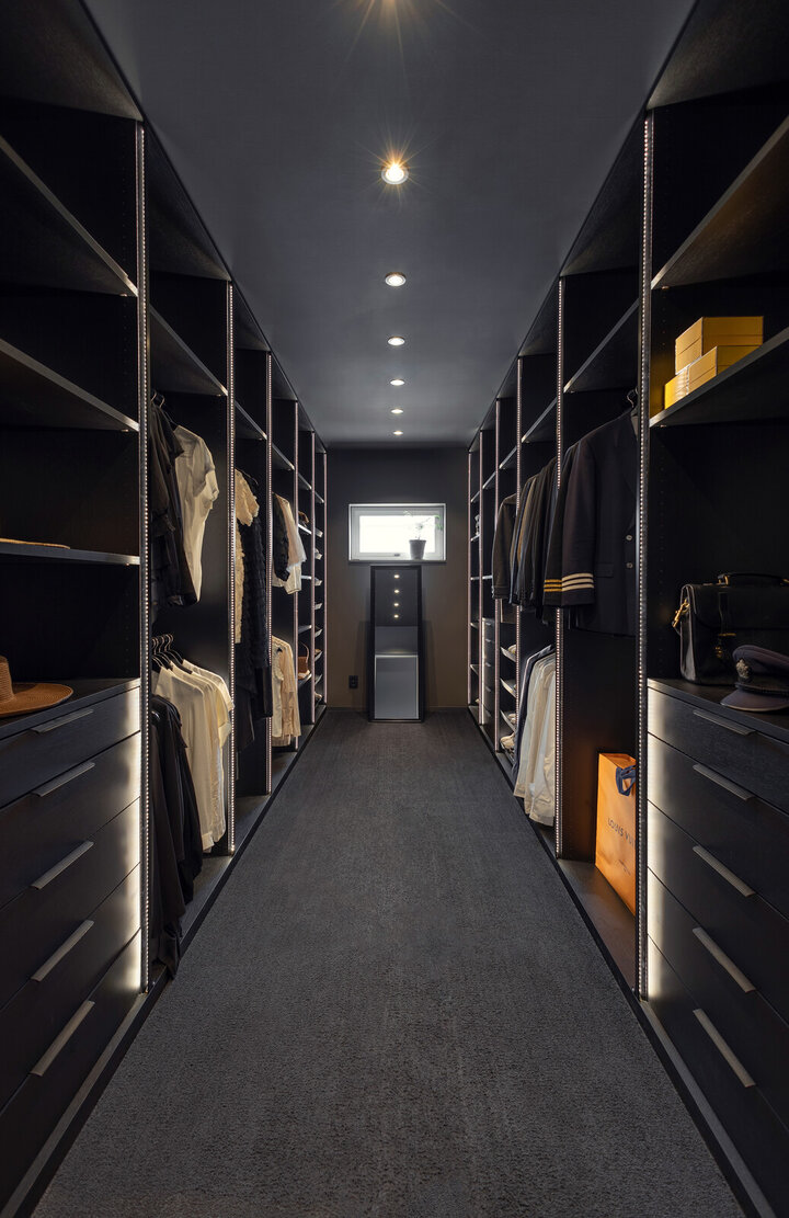Walk-in closet