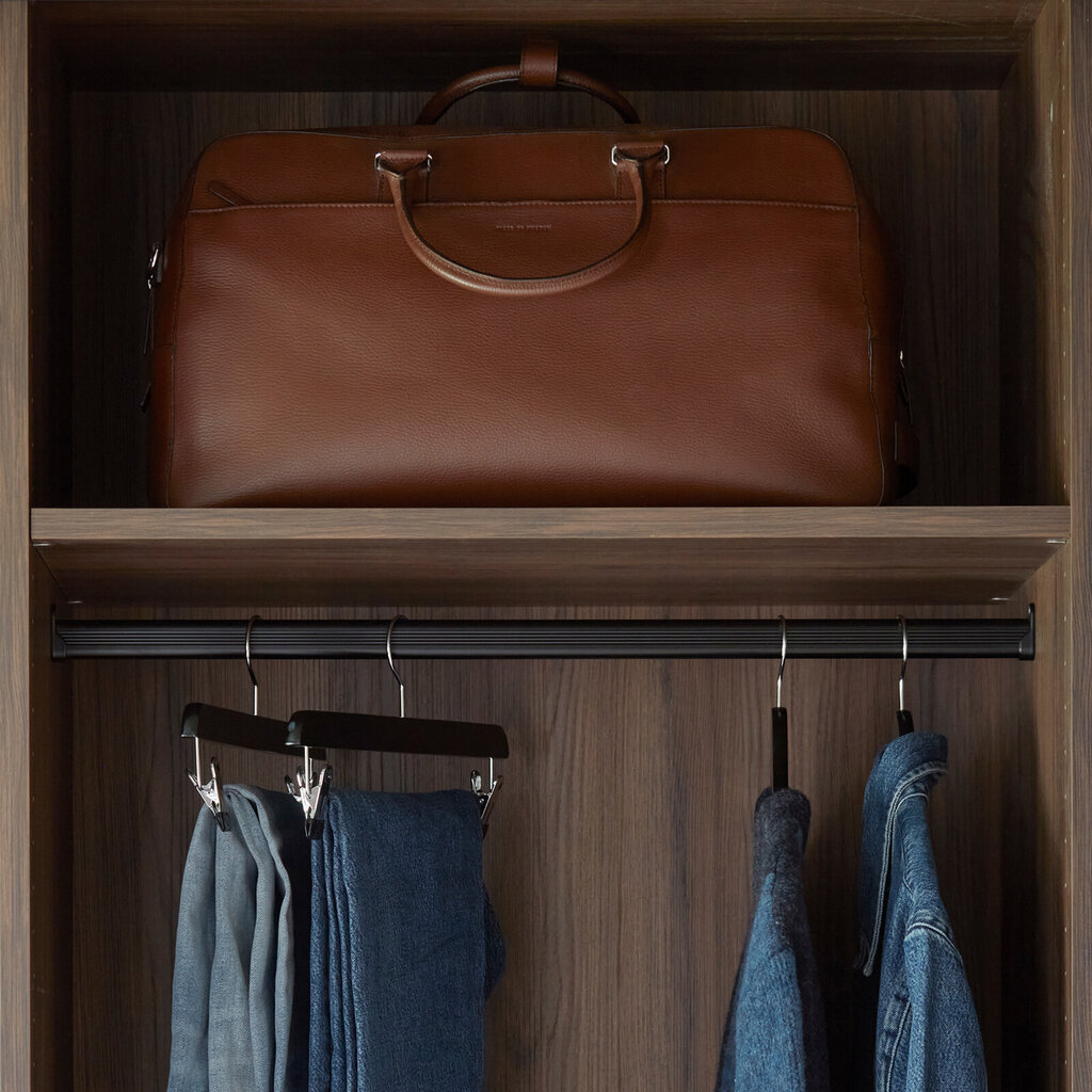 Garderobsinredning klädstång svart Garderobsinredning klädstång svart