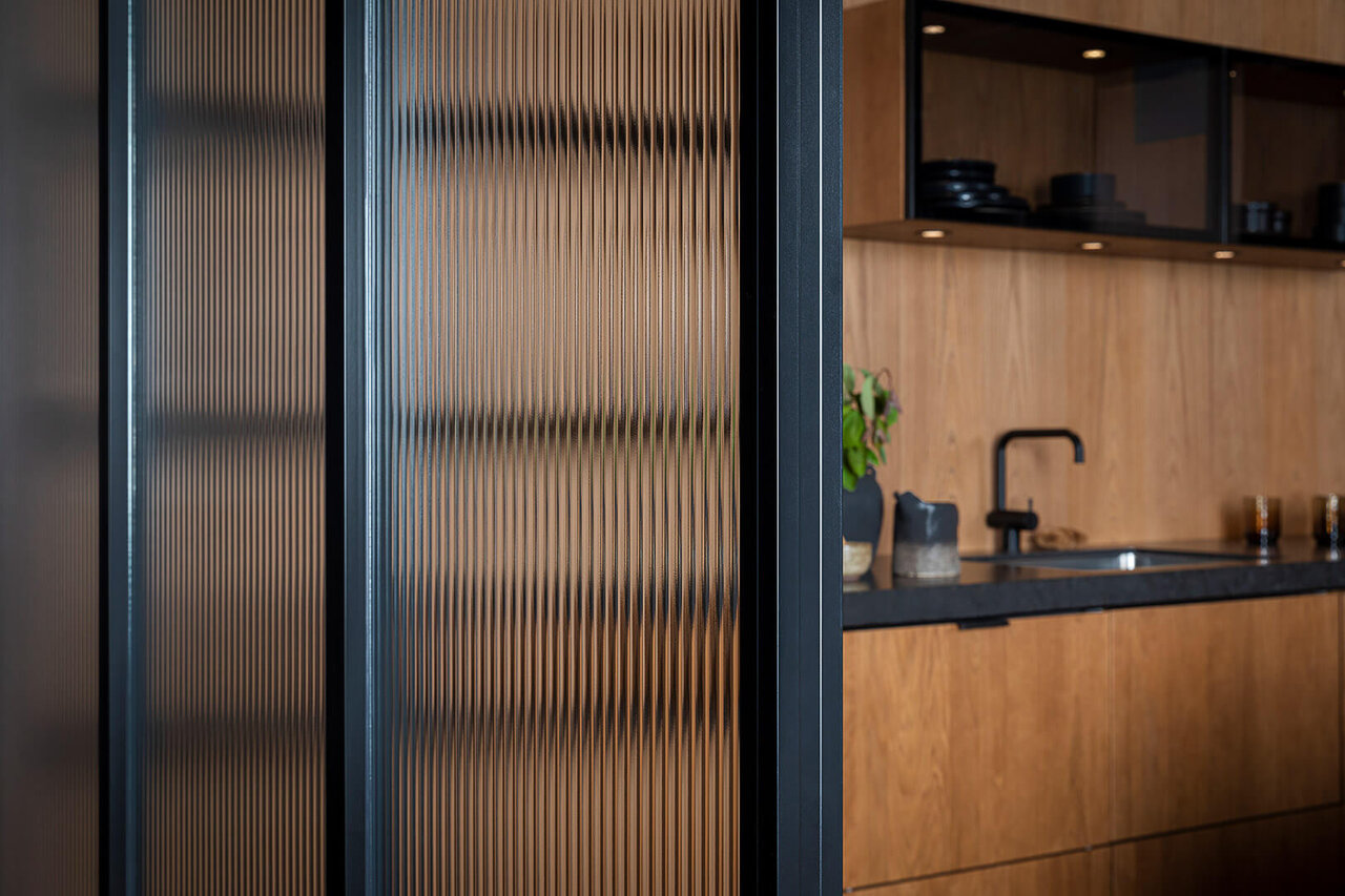 Gallery glasvägg med linjeglas Gallery glasvägg med linjeglas