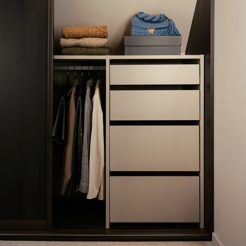 Garderobsinredning låda hög