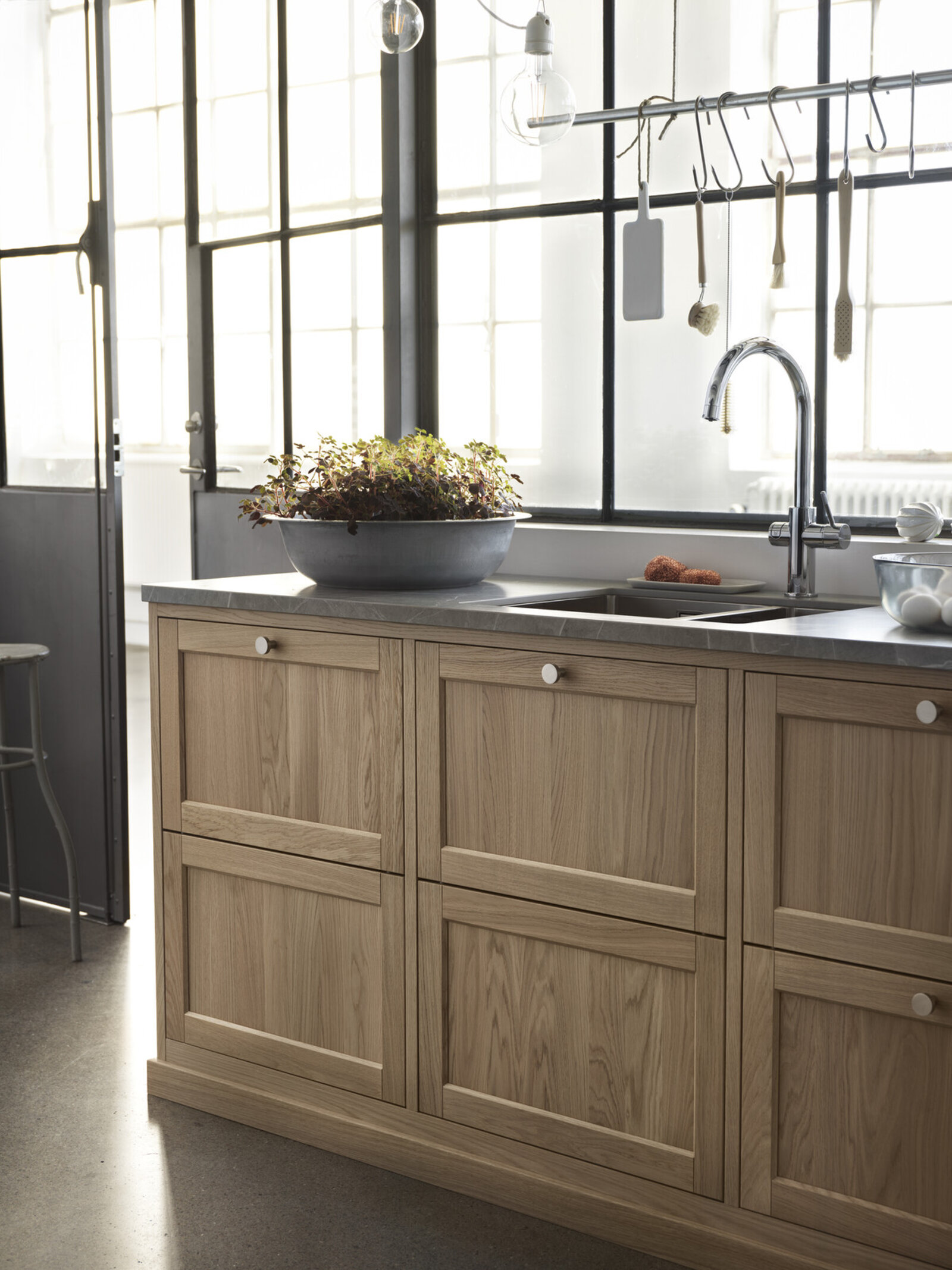 Köksinspiration Gastro ek vitpigmenterad och Bistro varmgrå Köksinspiration Gastro ek vitpigmenterad och Bistro varmgrå