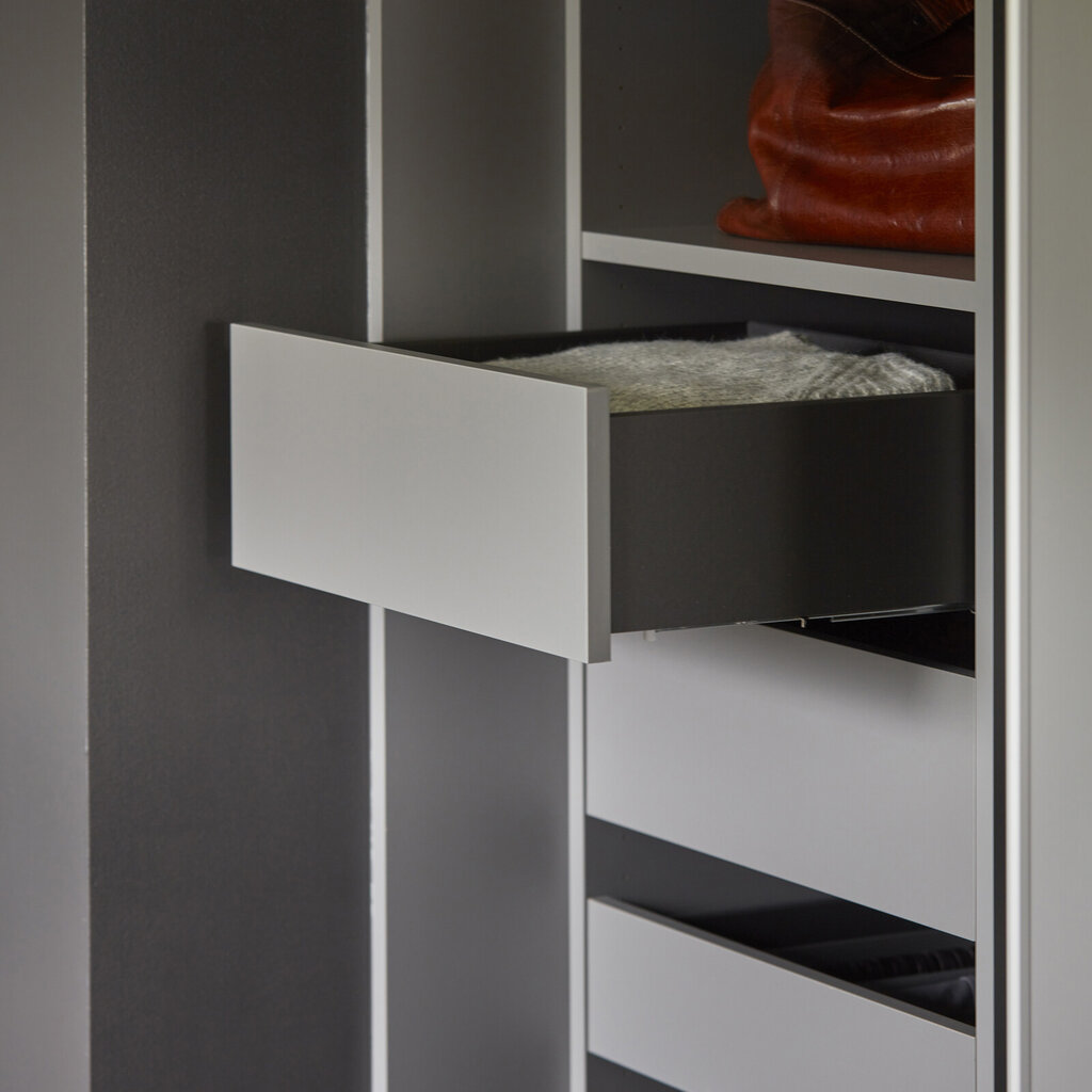 Garderobsinredning låda delutdrag