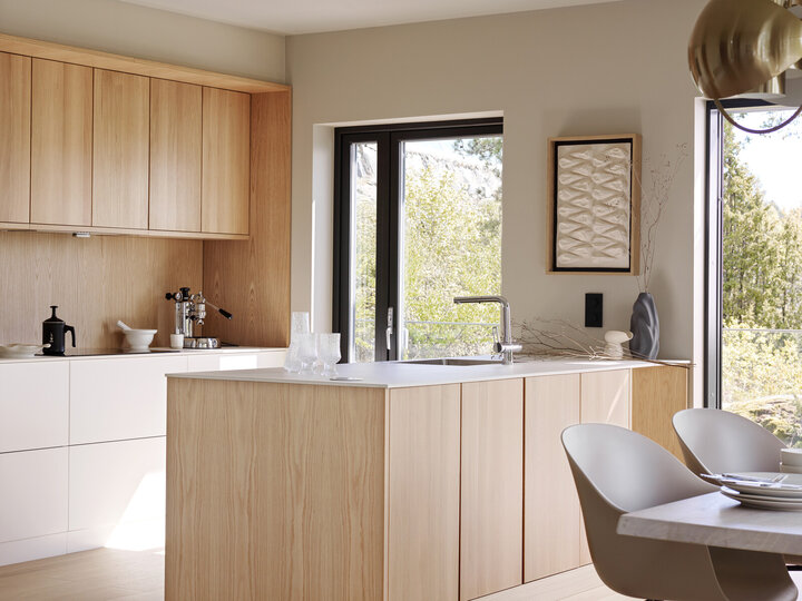 Köksinspiration Wood ek vitpigmenterad och Bistro vit