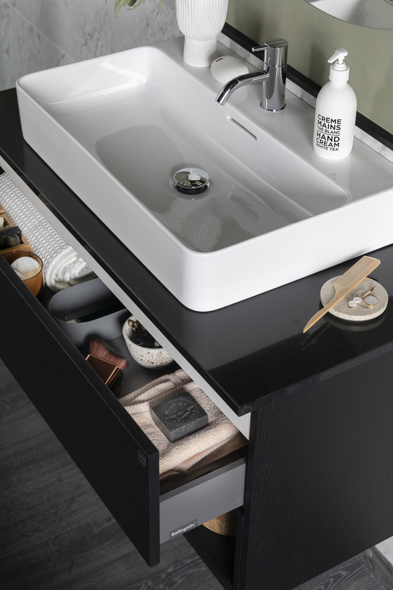 Badrumsinspiration Bright ek svart 100