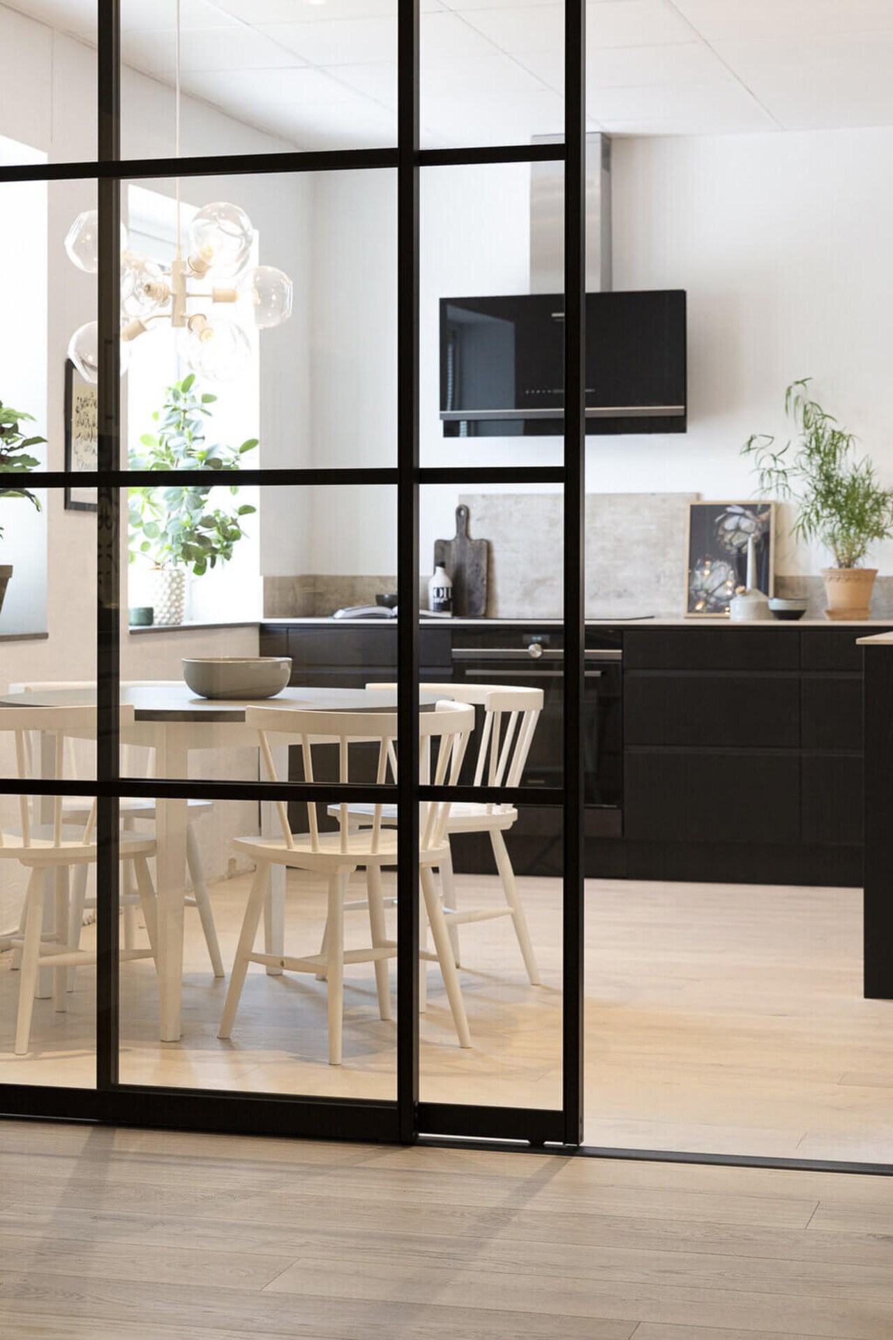 Inspiration - Skjutdörr Frontrow svart med klarglas Inspiration - Skjutdörr Frontrow svart med klarglas