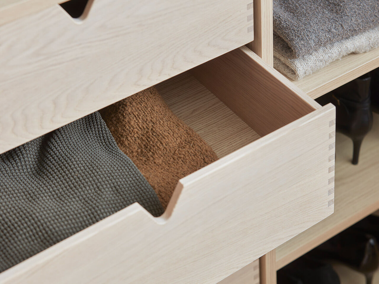 Garderobsinredning i trä Garderobsinredning i trä