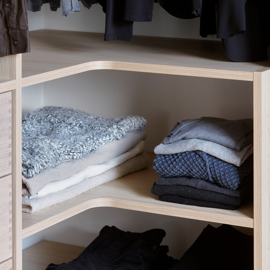 Garderobsinredning hörnhylla