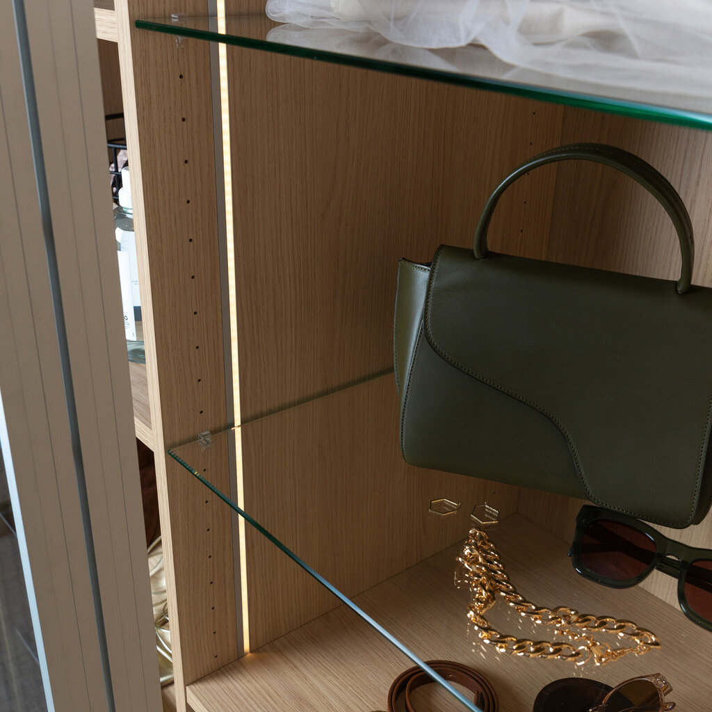 Garderobsinredning belysning inlight