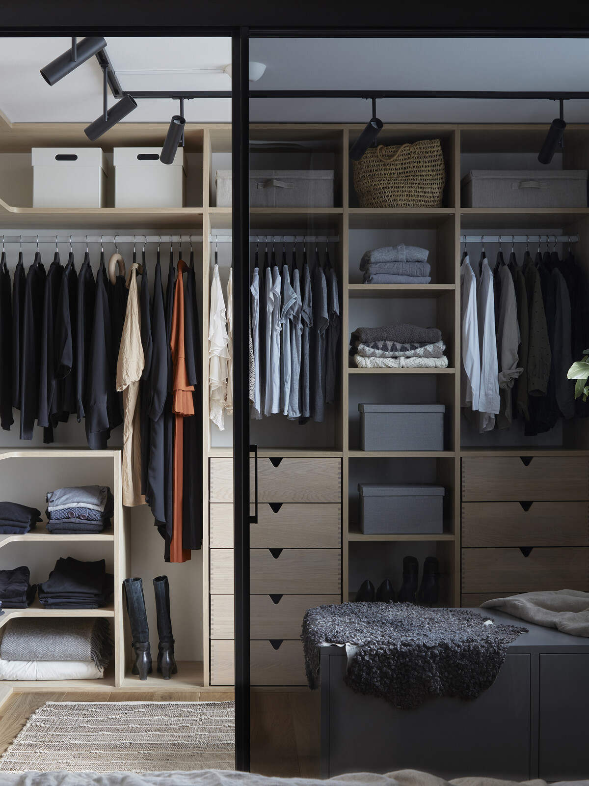 Förvaringsinspiration Nano svart med grått glas