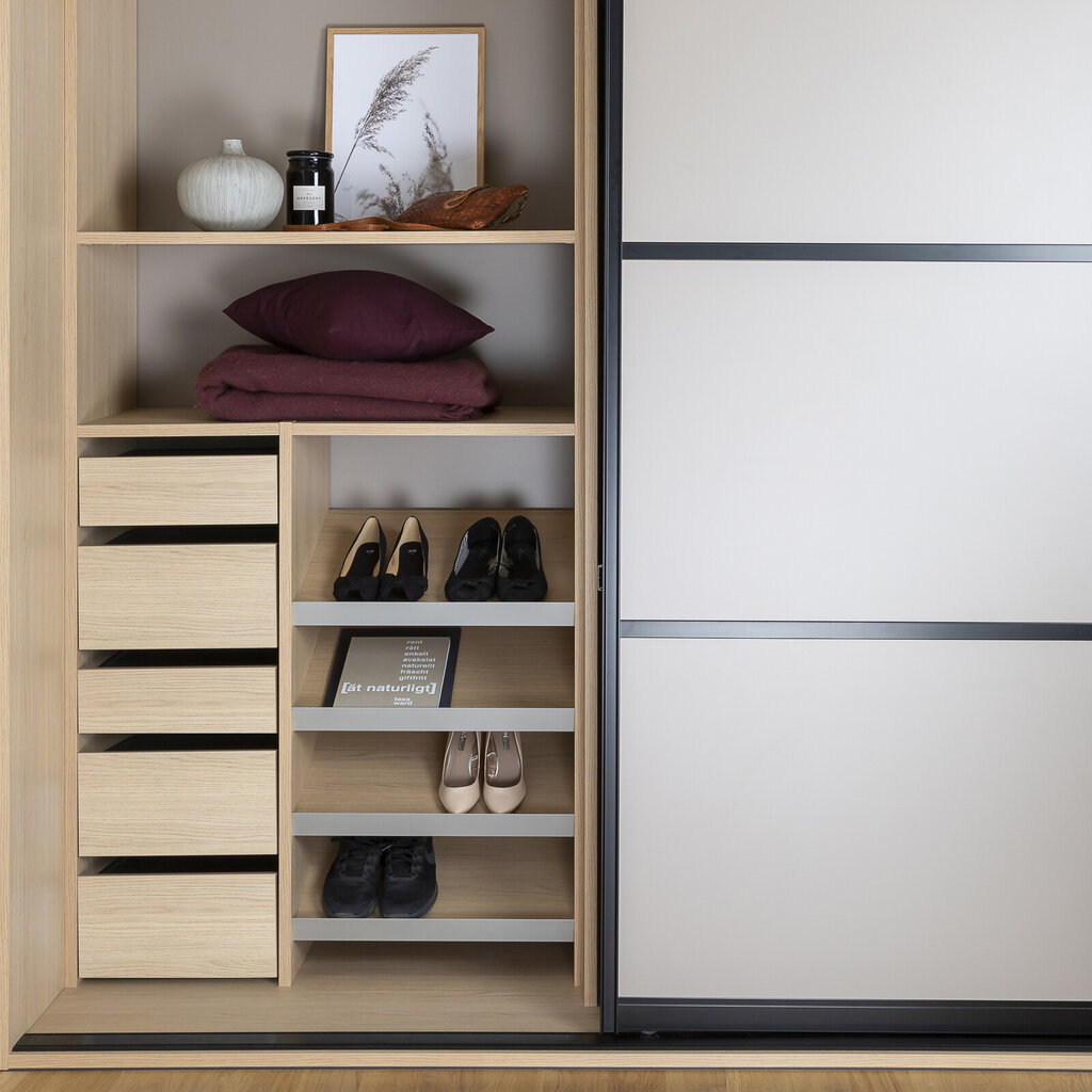 Garderobsinredning låda låg hög skohylla Garderobsinredning låda låg hög skohylla